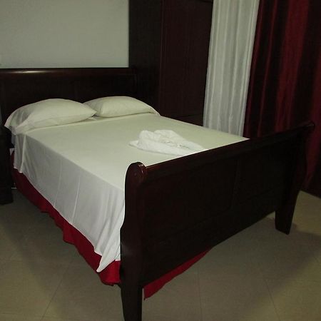 Residencial Girassol, Lda Bed & Breakfast Сао Филипе Екстериор снимка