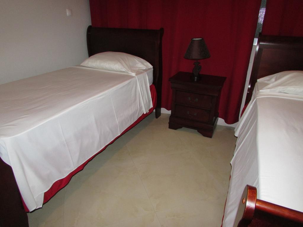 Residencial Girassol, Lda Bed & Breakfast Сао Филипе Екстериор снимка