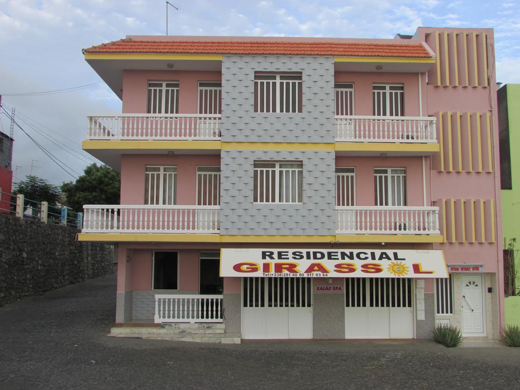 Residencial Girassol, Lda Bed & Breakfast Сао Филипе Екстериор снимка