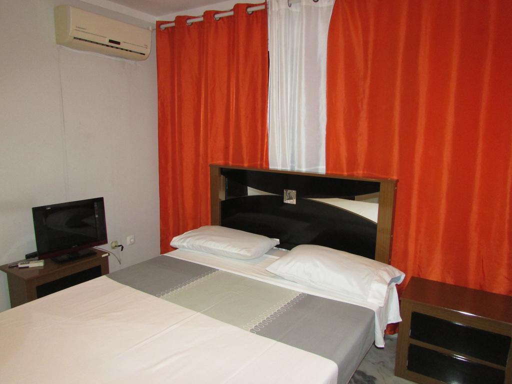 Residencial Girassol, Lda Bed & Breakfast Сао Филипе Екстериор снимка