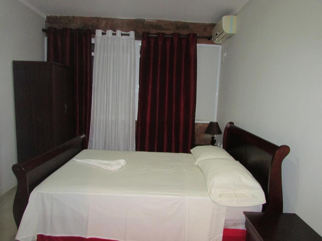 Residencial Girassol, Lda Bed & Breakfast Сао Филипе Екстериор снимка