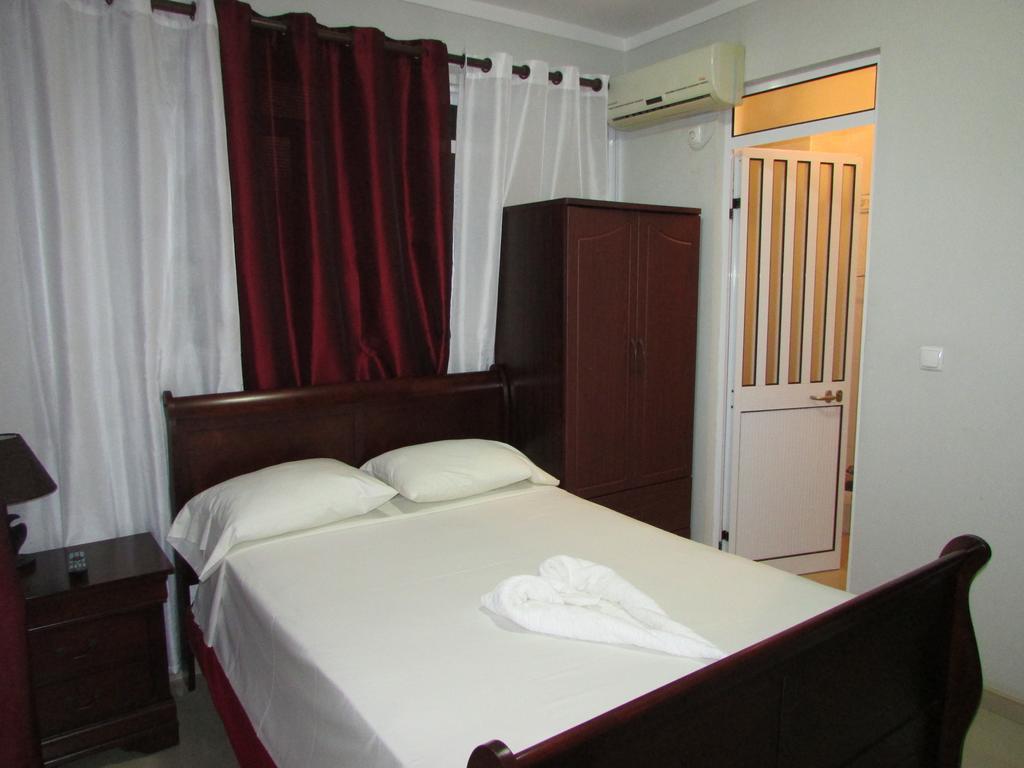 Residencial Girassol, Lda Bed & Breakfast Сао Филипе Екстериор снимка