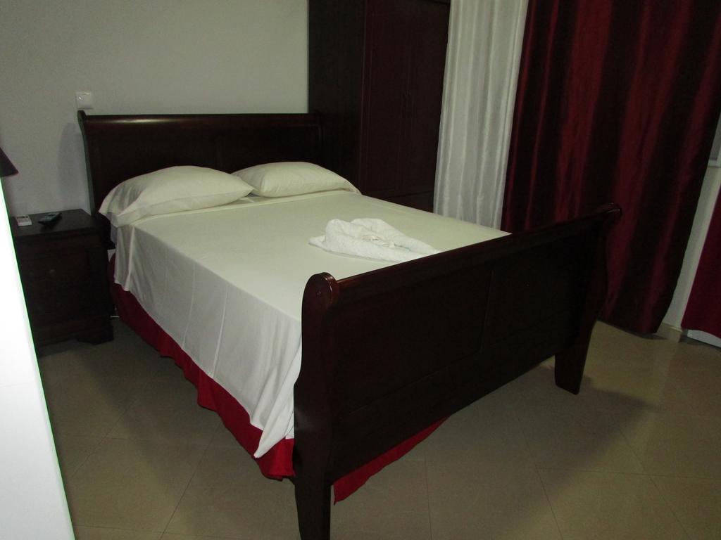 Residencial Girassol, Lda Bed & Breakfast Сао Филипе Екстериор снимка