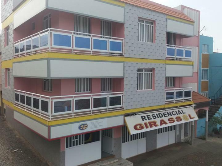 Residencial Girassol, Lda Bed & Breakfast Сао Филипе Екстериор снимка
